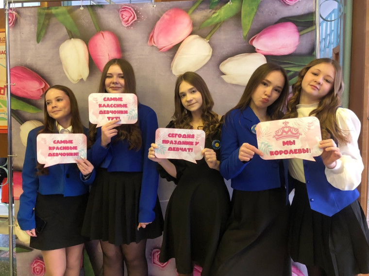 ПРЕДПРАЗНИЧНОЕ УТРО В ГИМНАЗИИ.